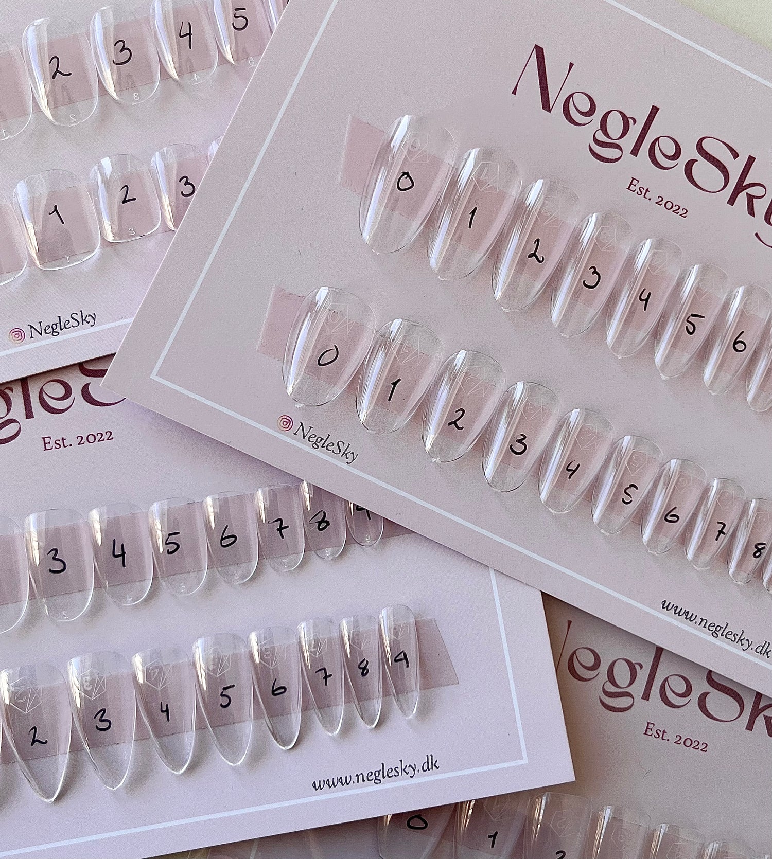 Her ses et bundt af forskellige Sizingkits. Et Sizingkit er det vi bruger her hos NegleSky til at måle negle. Vælg i valgfri shape