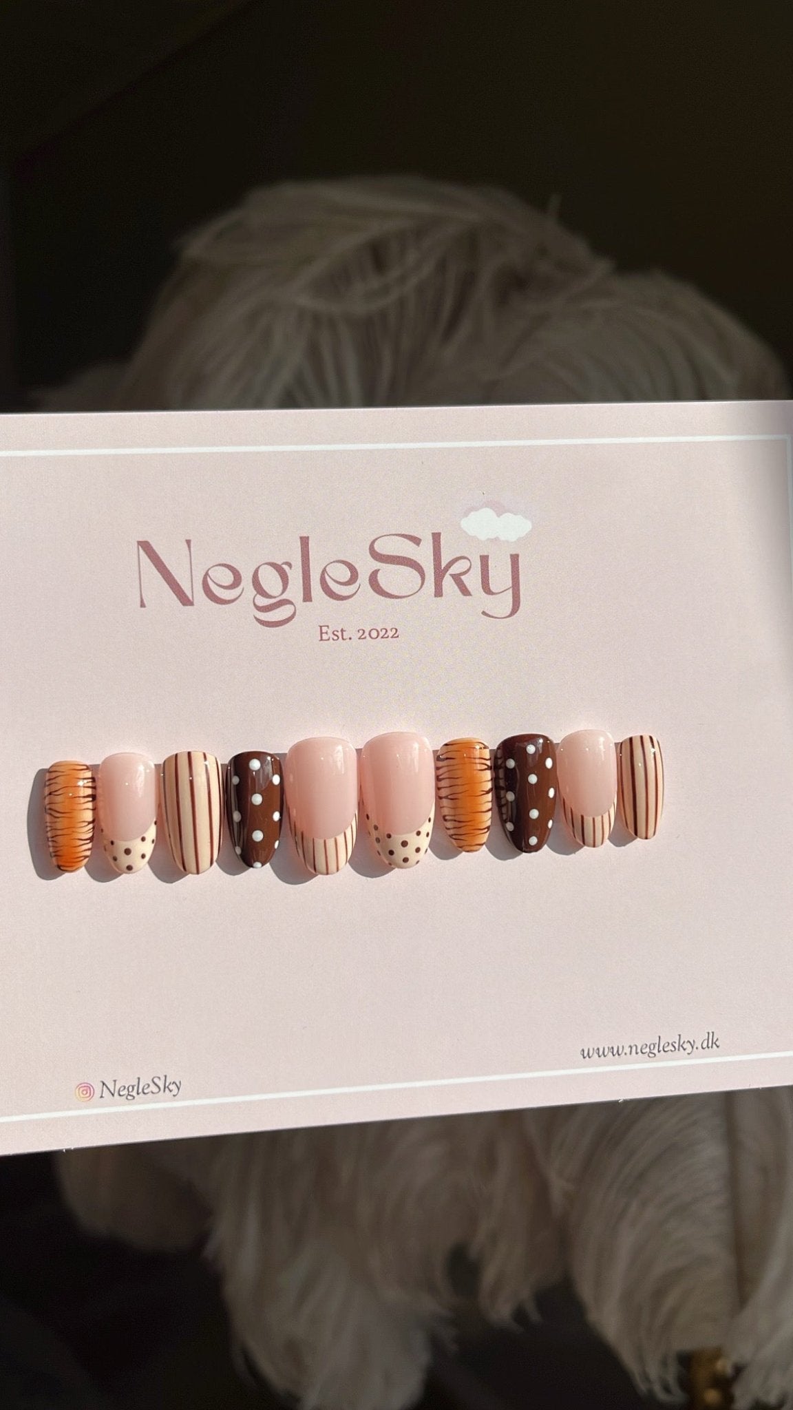 Cozy Couture - NegleSky