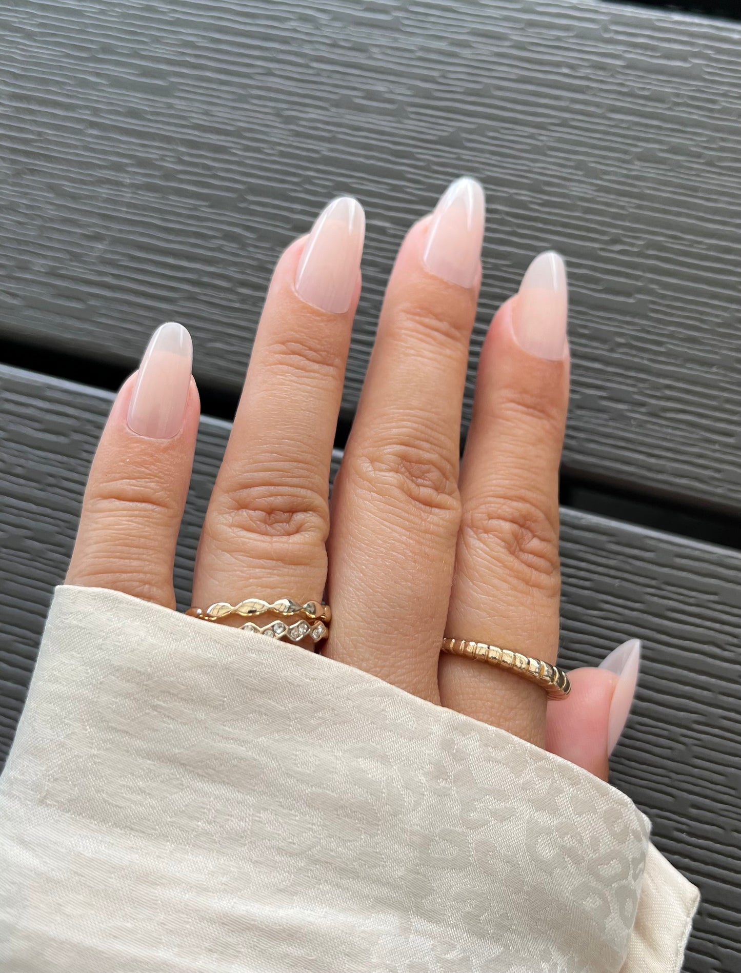 The Perfect Mani - den perfekte manicure ses her på Short Round. Opnå de perfekte gel negle hver gang, du sætter dem på!