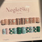 Her er et billede af et eksempel på Custom Design sæt, altså custom made gel negle, hvor man selv kan vælge dit negledesign. Gel press on negle Custom Design Level 3. Vælg selv design. Her er eksempler på Level 3 Custom Design Sæt. 